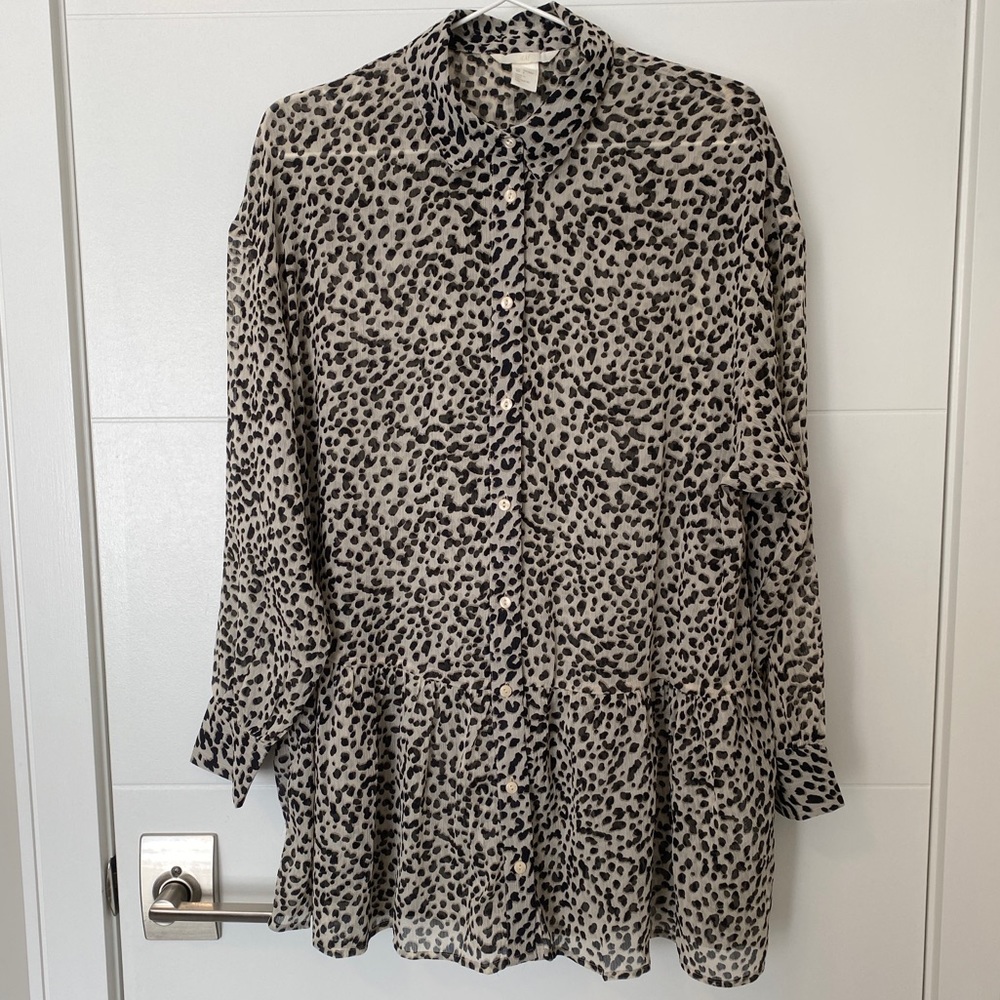 H&M sheer crepe spotted blouse with ruffle hem